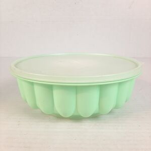 🔥Tupperware Green Jel-Ring Jell-O, Dessert or Ice Ring Mold with Seal